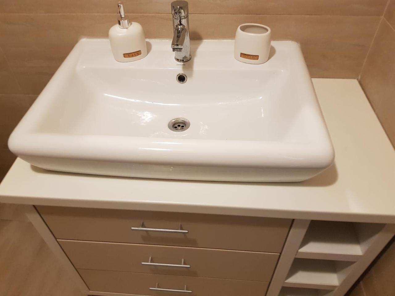 Modern Apartment With Pool In North Bucharest Cretuleasca Luaran gambar